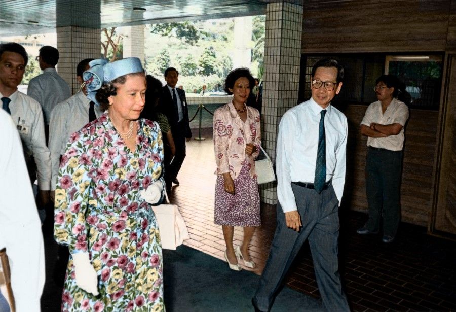 In 1989, Britain's Queen Elizabeth II visited Singapore. Despite gaining independence in 1965, Singapore was still considered a member of the British Commonwealth, and participated in its cultural and sporting activities.