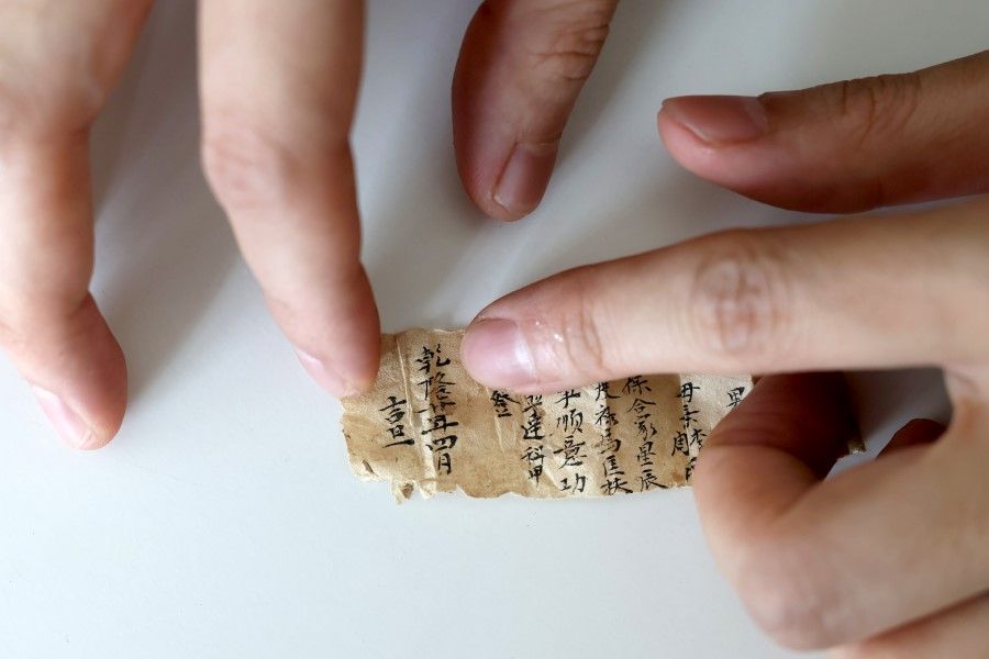 A note inside the figurine of the Baosheng Emperor, showing the 20th year of the reign of the Qianlong Emperor, 1755AD.