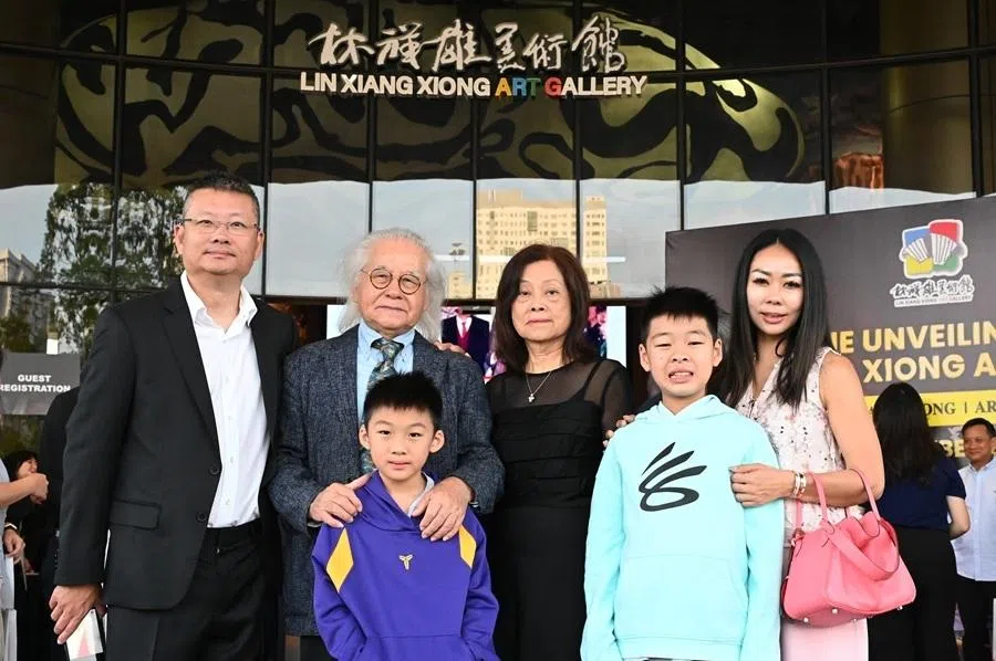 A photo of Lin Xiang Xiong and his family at the opening ceremony of the Lin Xiang Xiong Art Museum. His son, Lim Kuohyang, is on the far left and is currently the CEO and executive director of CNMC Goldmine.