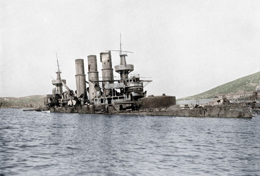In 1904, the Russian cruisers inside Port Arthur were destroyed, resulting in the complete annihilation of the Russian fleet.