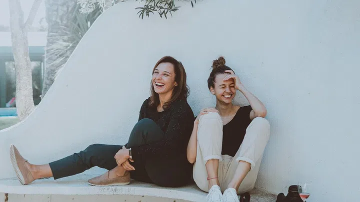 Linking in with friends who have similar goals can also be very motivating. (Photo by Elle Hughes from Pexels)