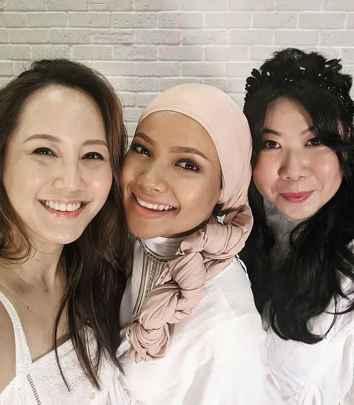 The Singapore Women's Weekly x Nu Skin Instagram Live panel. From left, Marie Soh (@mariemjsoh), Nadiah M Din (@nadiahmdin), and editor Elizabeth Lee (@bethrlee)
