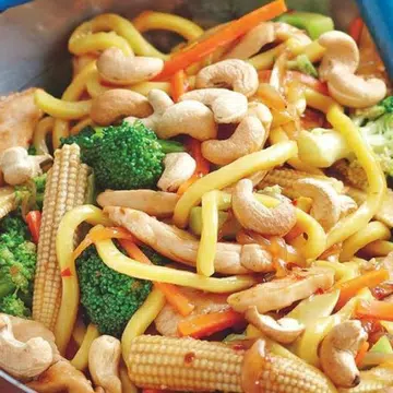 Chicken, Noodle & Cashew Stir-Fry