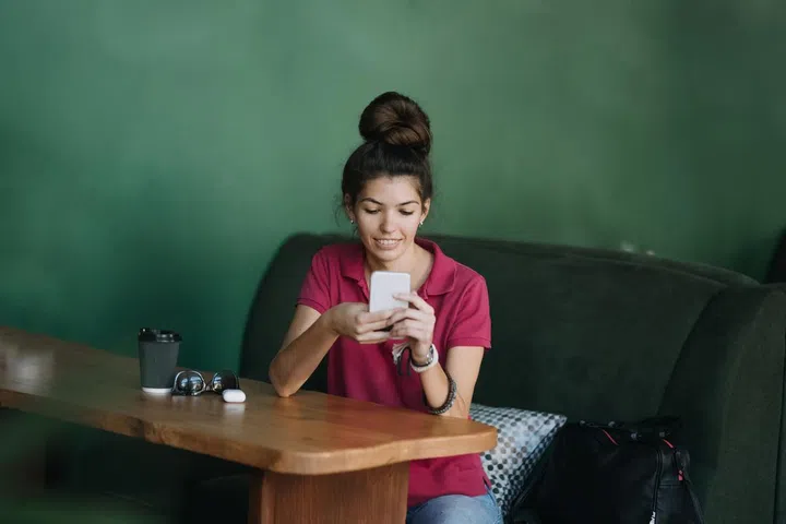 Mental health services, Online therapist-led emotional fitness classes and one-on-one therapy. Young Latina woman using Mental Health Apps on cell phone. Alternative to Therapy.