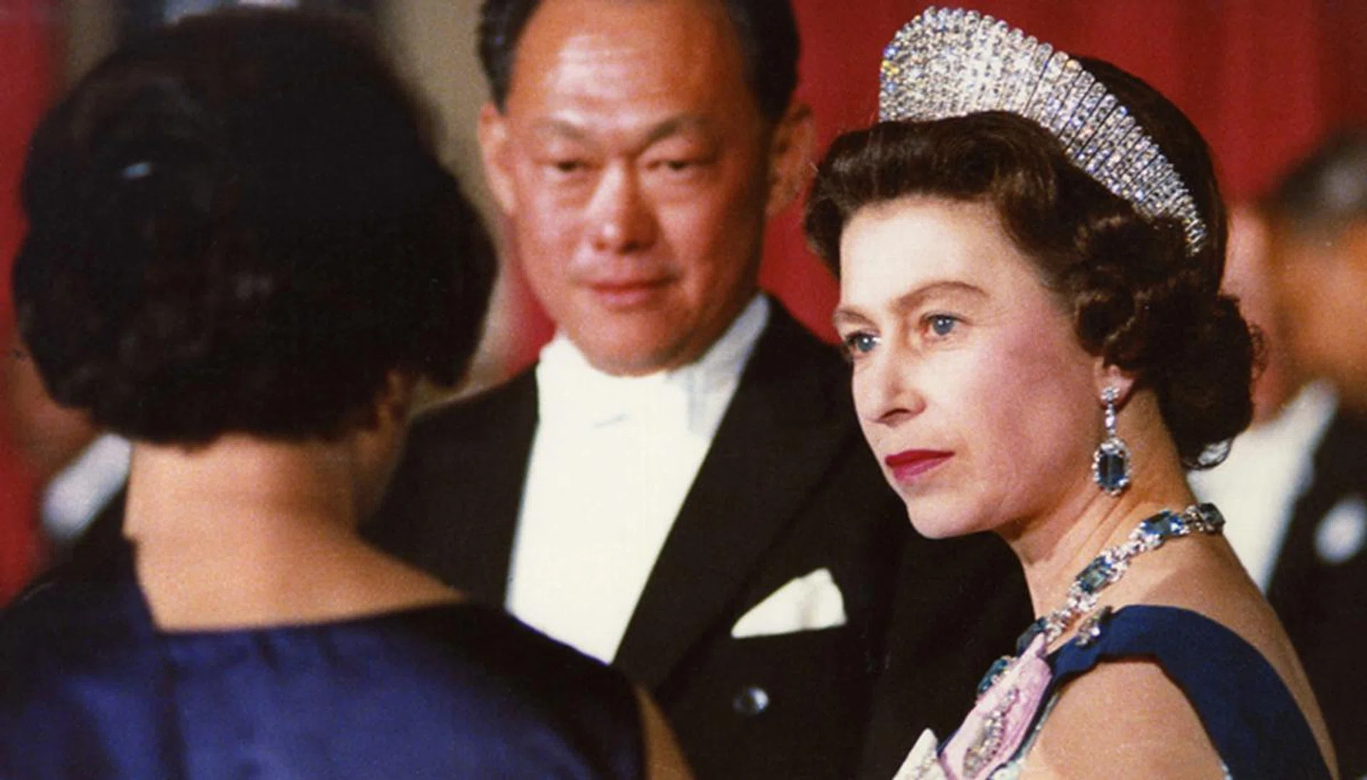 Queen Elizabeth with Mr Lee Kuan Yew at the Buckingham Palace in 1969. Photo: TPG News