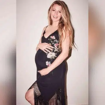 actress-mum-of-three-blake-lively-opens-up-about-post-pregnancy-insecurities