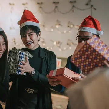 Should You Give Your Coworkers Christmas Gifts
