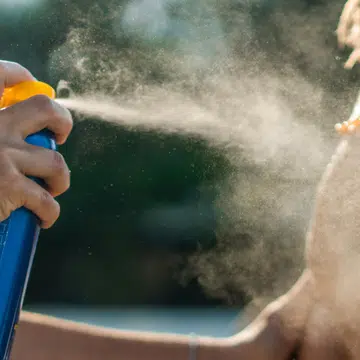 lightweight spray on sunscreen not greasy