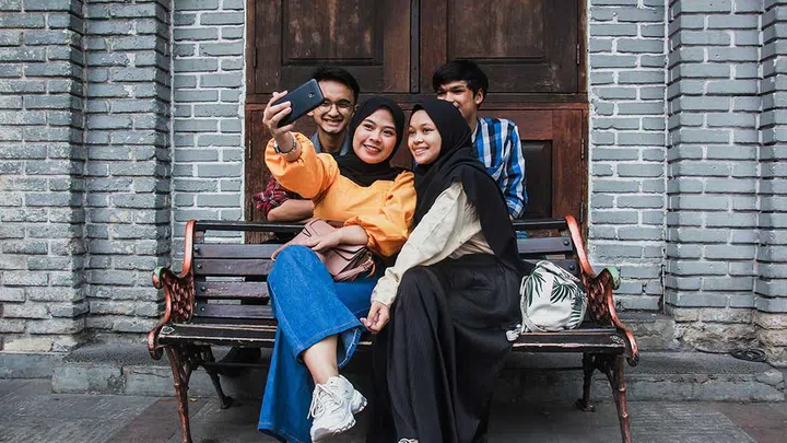 Generally speaking, over two-thirds of us are in the middle of the trait extroversion scale. (Photo by Envato)