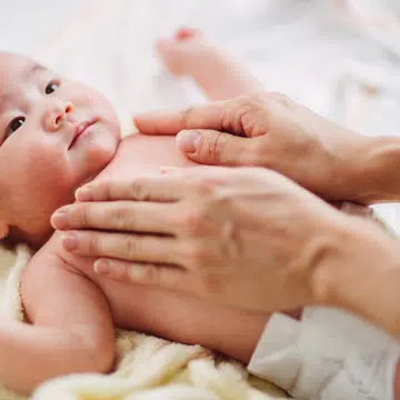 baby massages