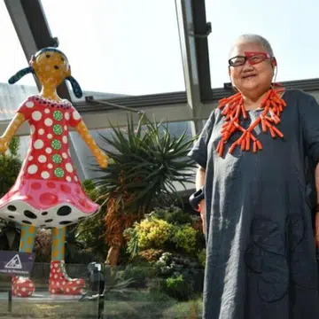 yayoi-kusama-sculpture-gardens-by-the-bay-singapore