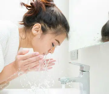 A Quick Cleansing Guide to Removing Your Makeup Completely - Featured