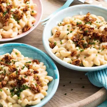 Vegan Macaroni & Cheese With Tempeh Bacon Bits
