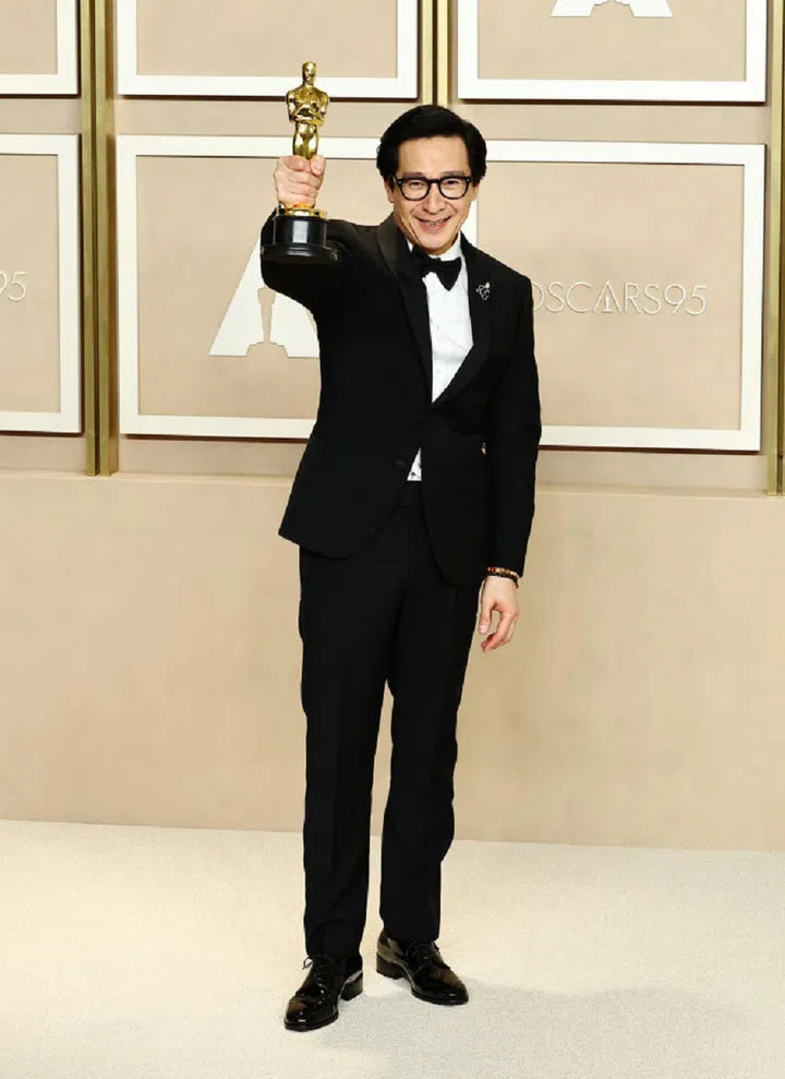 HOLLYWOOD, CALIFORNIA - MARCH 12: Ke Huy Quan, winner of the Best Supporting Actor award for "Everything Everywhere All at Once," poses in the press room during the 95th Annual Academy Awards on March 12, 2023 in Hollywood, California. (Photo by Arturo Holmes/Getty Images )