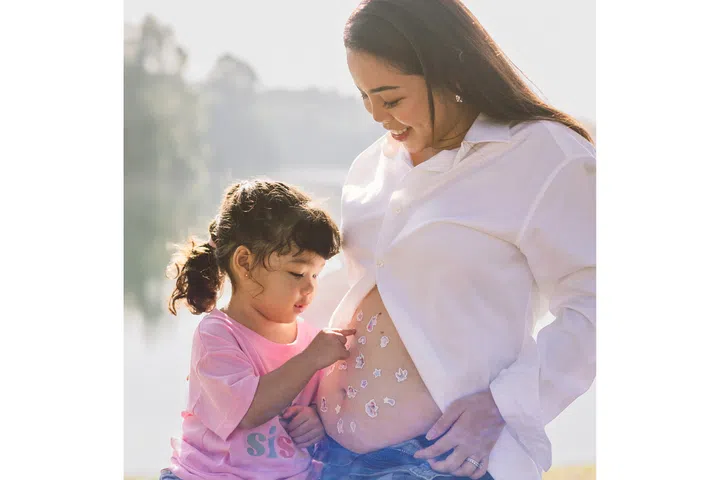 Charmaine Yee pregnant with 2nd child,  with daughter Mila