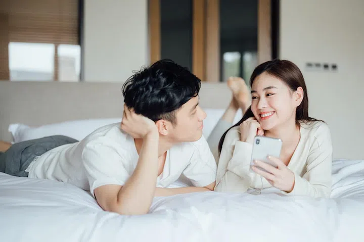 romantic chemistry couple