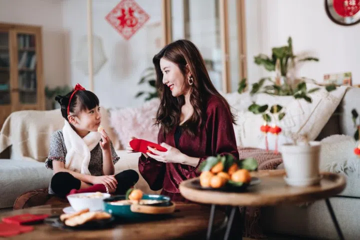 children-gambling-chinese-new-year