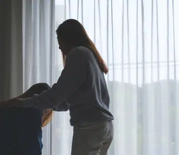 How to Talk To Someone With Cancer & Avoid Insensitivity