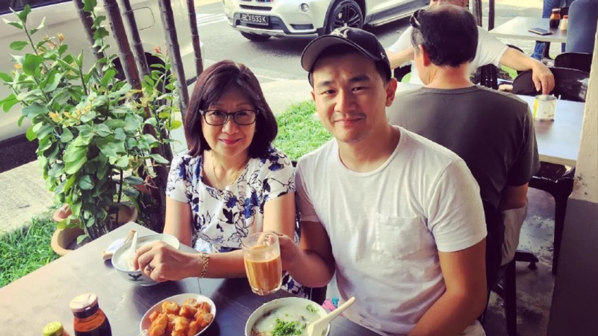 Instagram/ronnychieng