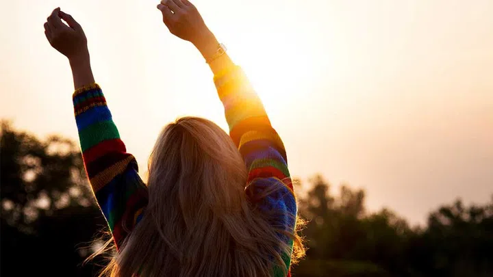 One of the health benefits of rising early is a consistently better mood.