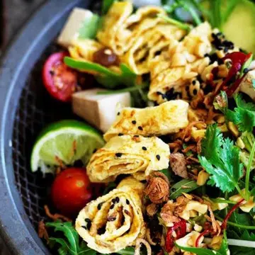 Smoked Tofu Salad With Peanut Dressing
