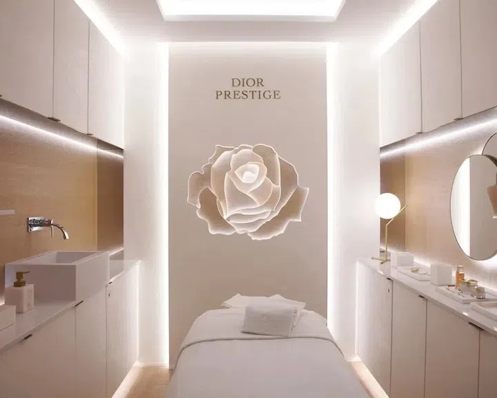 Best Rejuvenating Cabin Facial
Dior Prestige – Nectars de Rose, Dior Prestige La Suite