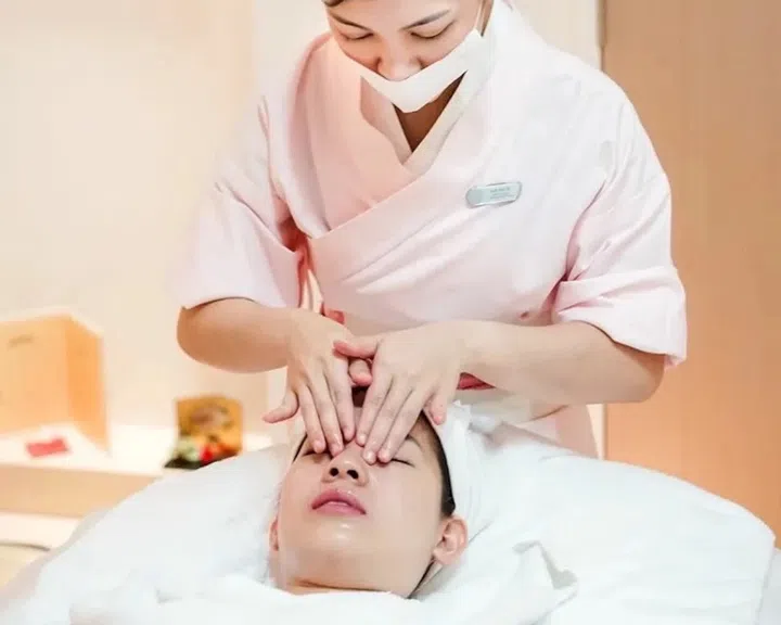 Best Deep-Cleansing Luxury Facial
SKiNDEEP facial, Erabelle | The Cathay