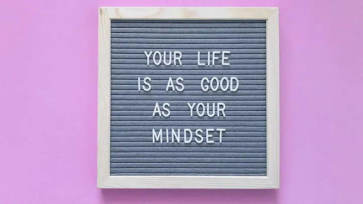 To lead a happier life, try fostering a positive mindset. (Photo by Envato)