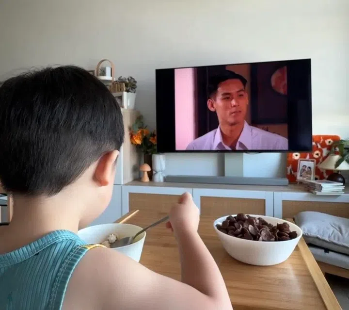 toddler screen addiction - Jyn’s son used to rely on the screen to finish his meals