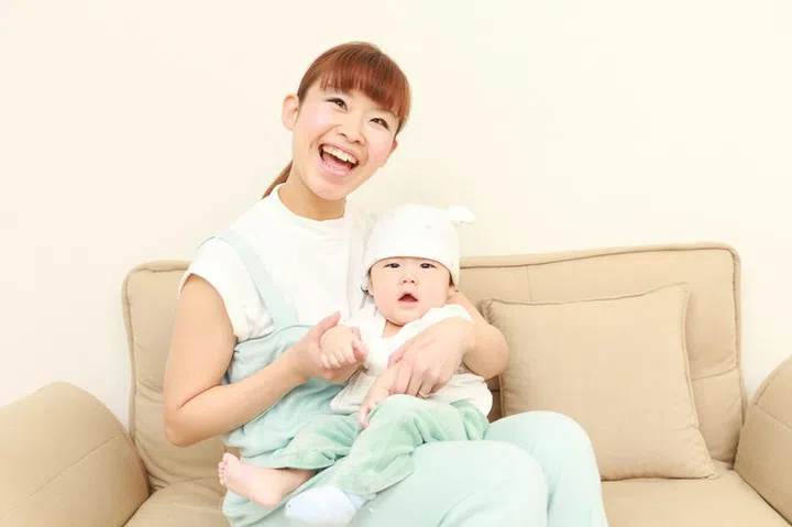 32882354 - mom and baby