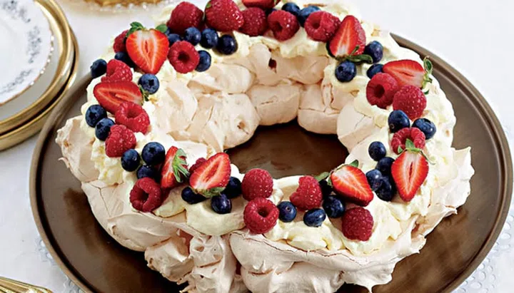 Christmas with Woman's Day - All the trimmings! - Pavlova Wreath