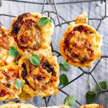 Olive & Bacon Pizza Scrolls