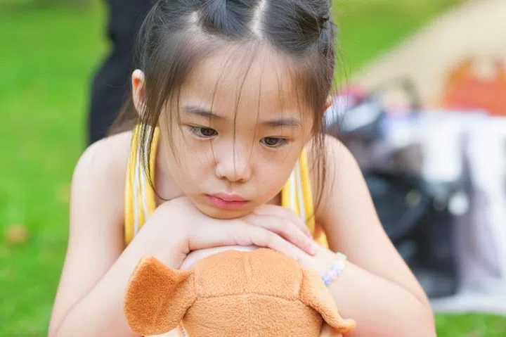 18061183 - outdoor upset asian child. little girl showing her unhappy face.