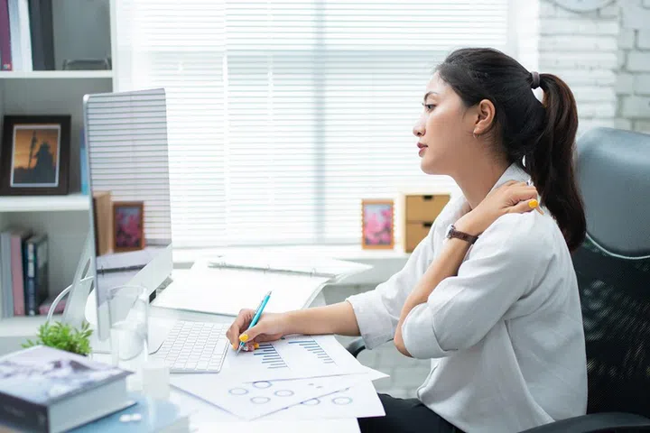 Asian women Aches from working She felt like relaxing