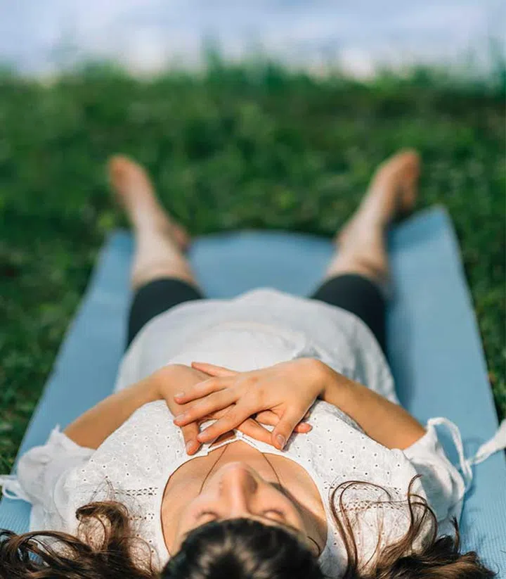 . You know you're meditating when you just feel completely connected to everything and everyone around you – energy, a sense of calmness, a sense of peace.