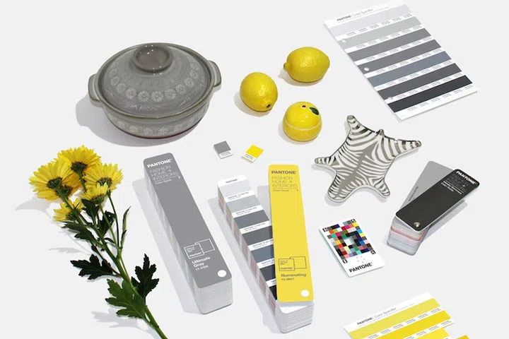 Pantone 2021