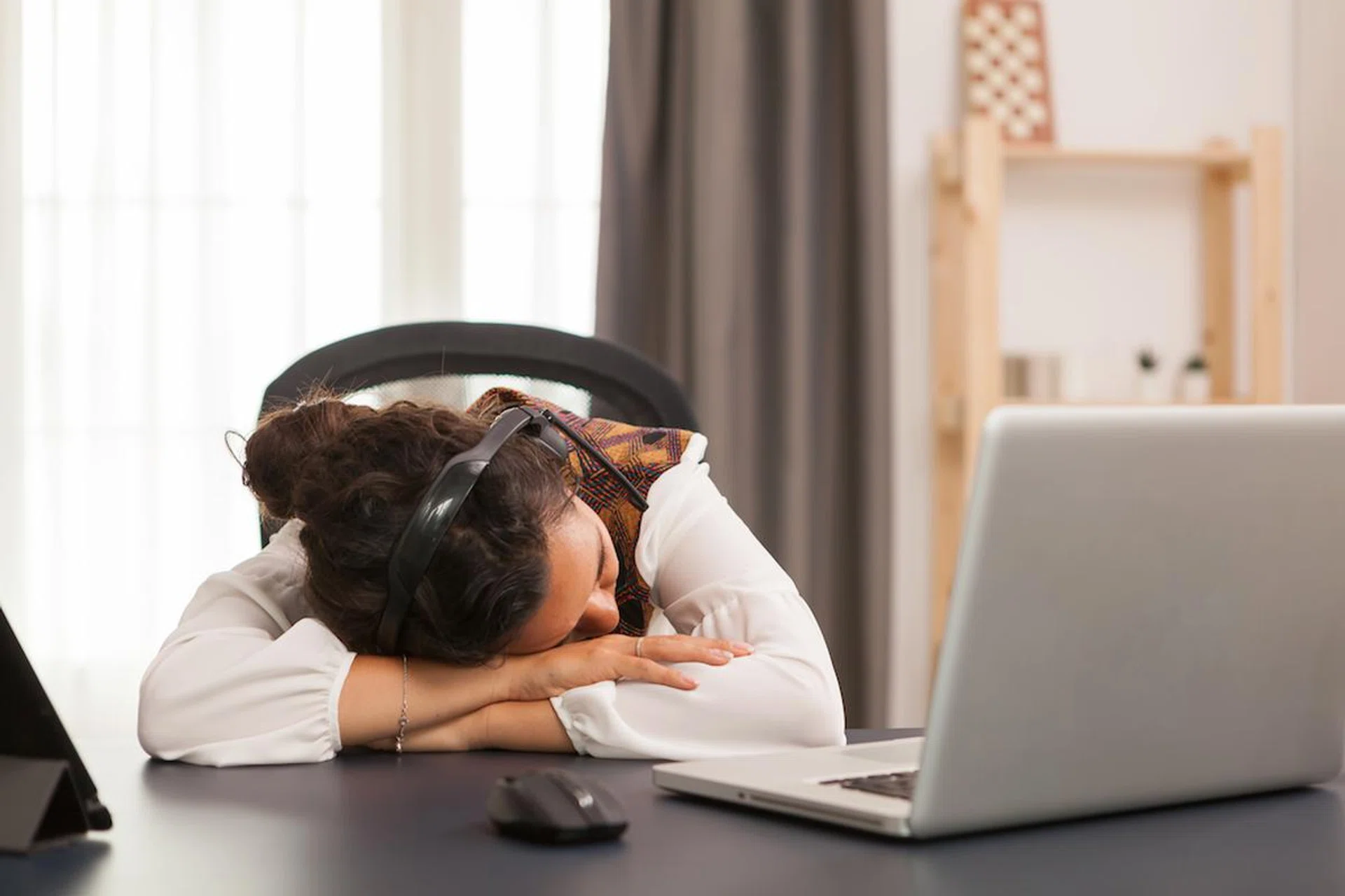 7-easy-tips-avoid-post-lunch-food-coma-at-work