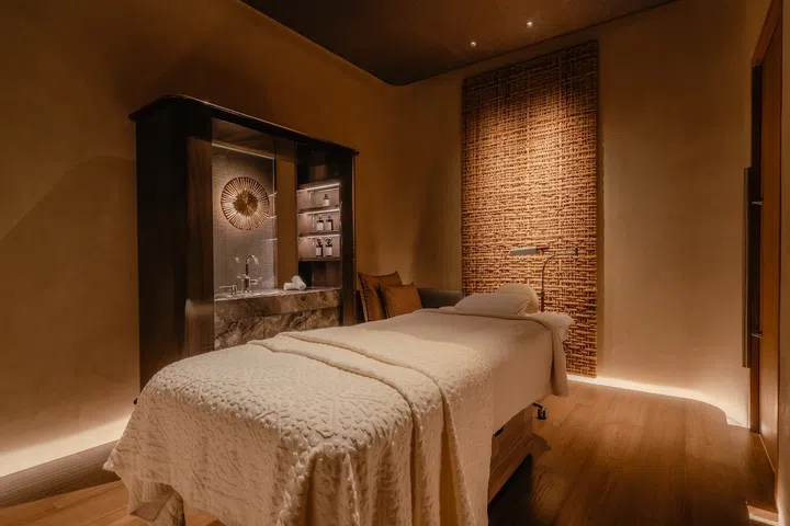 The Waves, Damai at Grand Hyatt Singapore