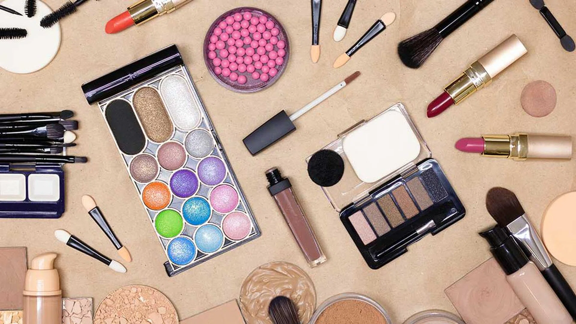 If you've settled into a boring daily light makeup or have lost touch with our makeup skills, here's some inspiration to get things going