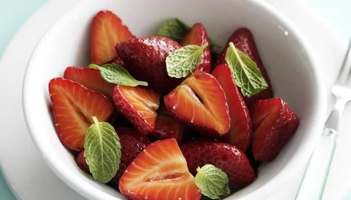 Balsamic Strawberry & Mint Salad