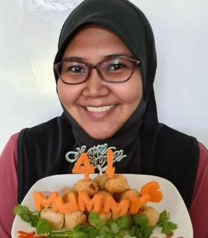 Ms Aisha Jiffry was in no mood to celebrate her 41st birthday in 2020 because of her breast cancer diagnosis, but her children made her a “cake” using fishballs and carrots. PHOTO: COURTESY OF AISHA JIFFRY