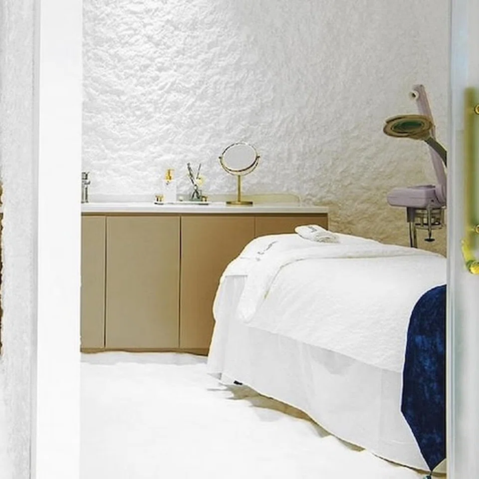 Directory-Pablo-Blau-Signature-Salt-Room-Customised-Facial-spa-awards-2024