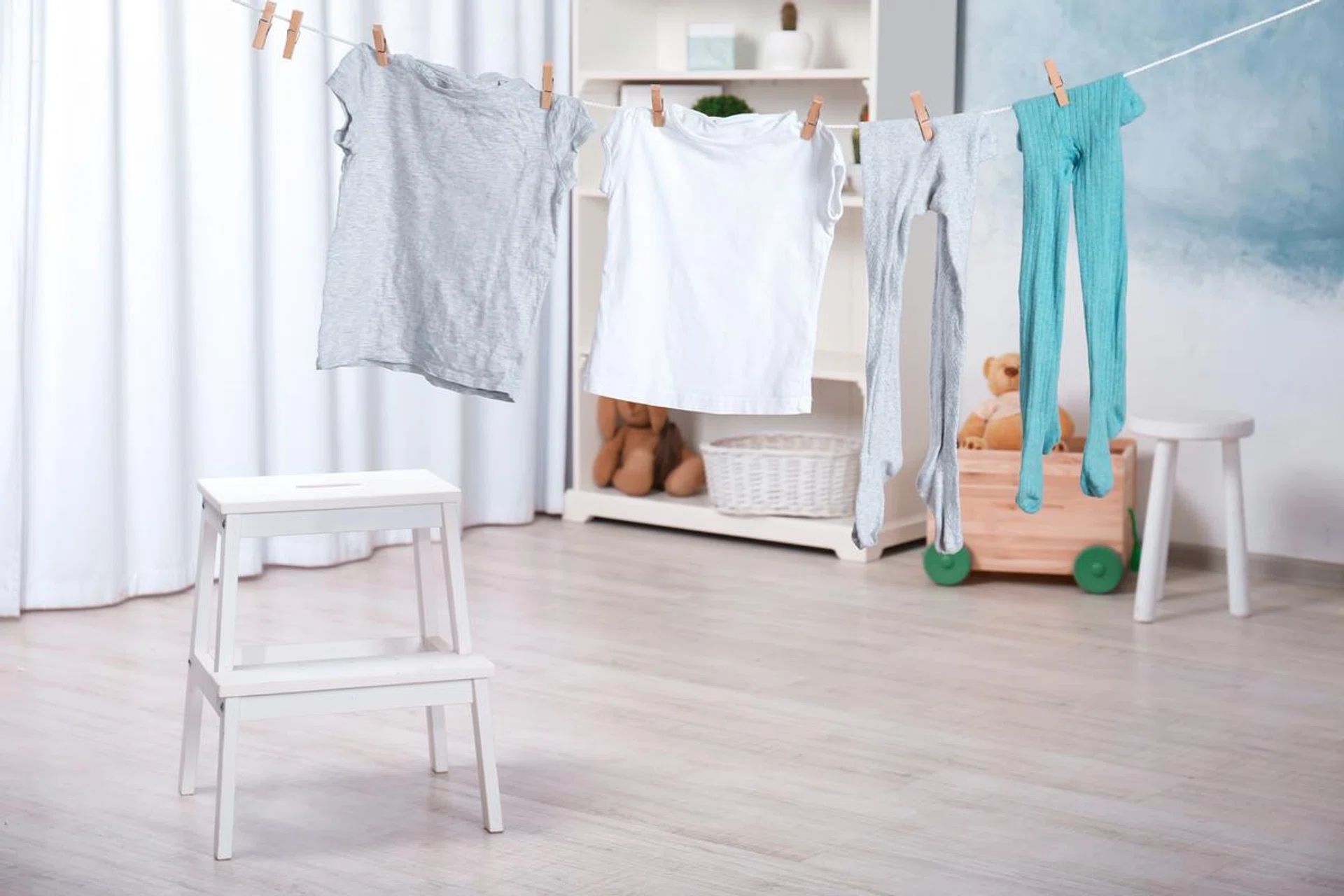 How to dry clothes indoors quickly