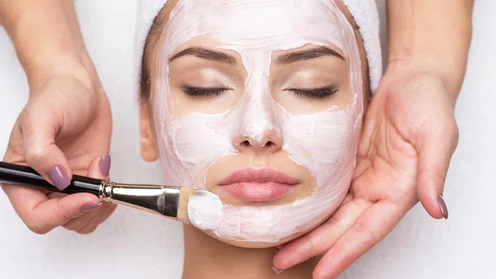 If your skin is stressed, overly sensitive or dehydrated, a nourishing and restorative facial can help by restoring the skin barrier with soothing lipids