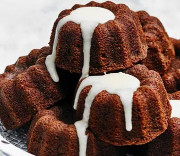 Apple Ginger Cakes With Lemon Dressing