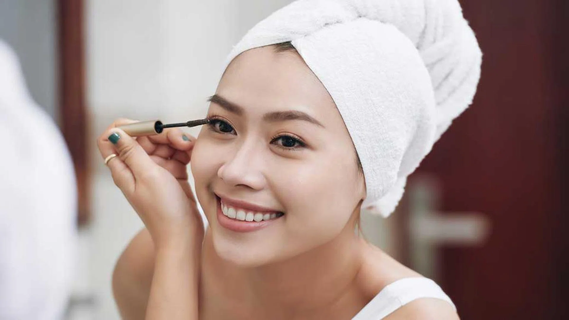 If you're applying mascara or any plumping serums do not let the solution touch the roots lest it affects the lash adhesive glue.