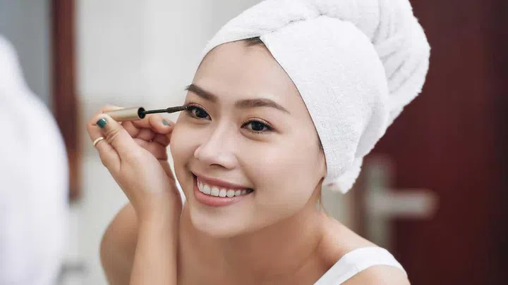 If you're applying mascara or any plumping serums do not let the solution touch the roots lest it affects the lash adhesive glue.