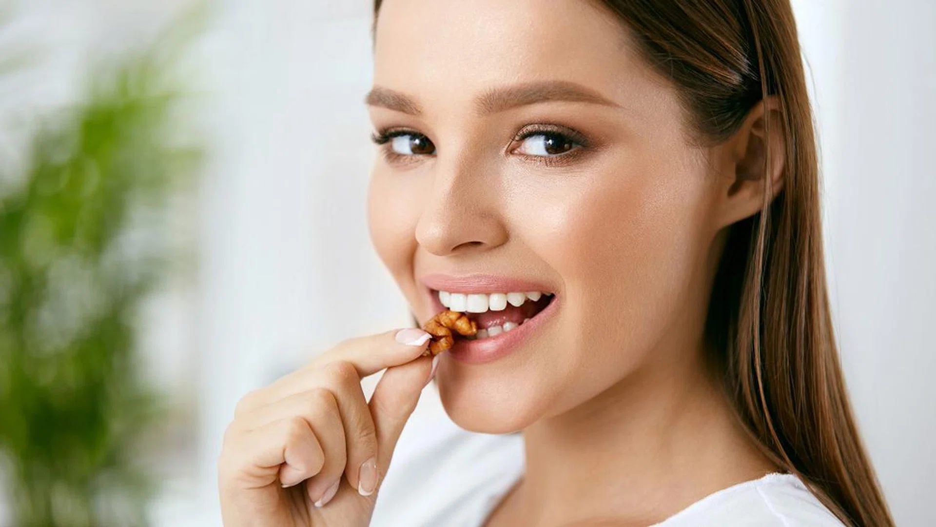 Wake Up With A Puffy Face? Eat These 5 Foods To Reduce Water Retention