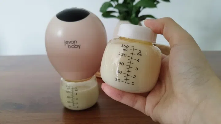 The bottles are designed to not get in the way when you wear them.