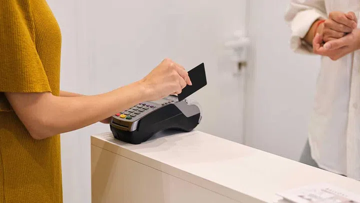 DBS credit cards mostly offer privileges that are pegged to the DBS 0% Instalment Payment Plan – an easy way to rack up debt and hurt your credit score or banding 